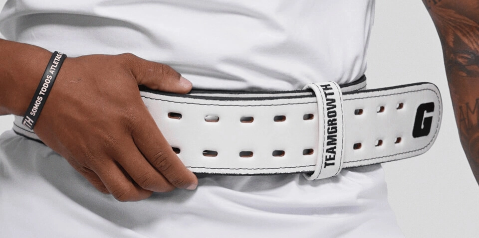 Detalhe de ajuste do cinturão Growth na cintura