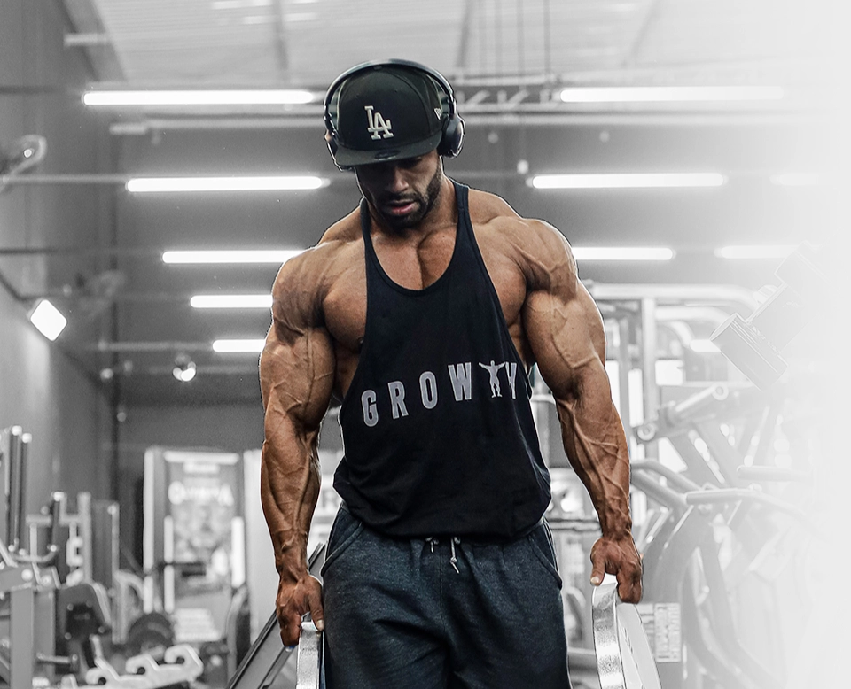 Elivelton Morais Atleta TEAMGROWTH  Classic Physique PRO dentro da academia