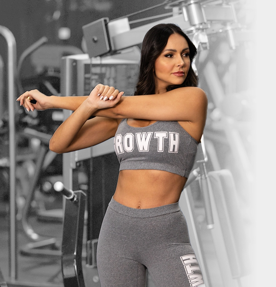 Amanda Curvelo - Atleta/Influencer Growth Supplements se alongando 