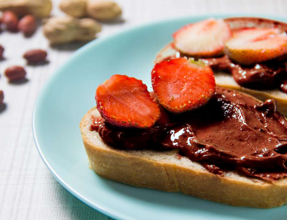 Benefícios da pasta de amendoim sabor chocolate com Morango