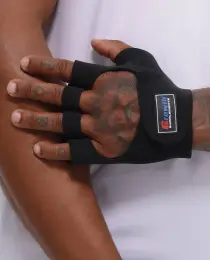 Produto: LUVA DE TREINO PRETA GROWTH (PAR) - GROWTH SUPPLEMENTS LUVA DE TREINO PRETA GROWTH (PAR) - GROWTH SUPPLEMENTS