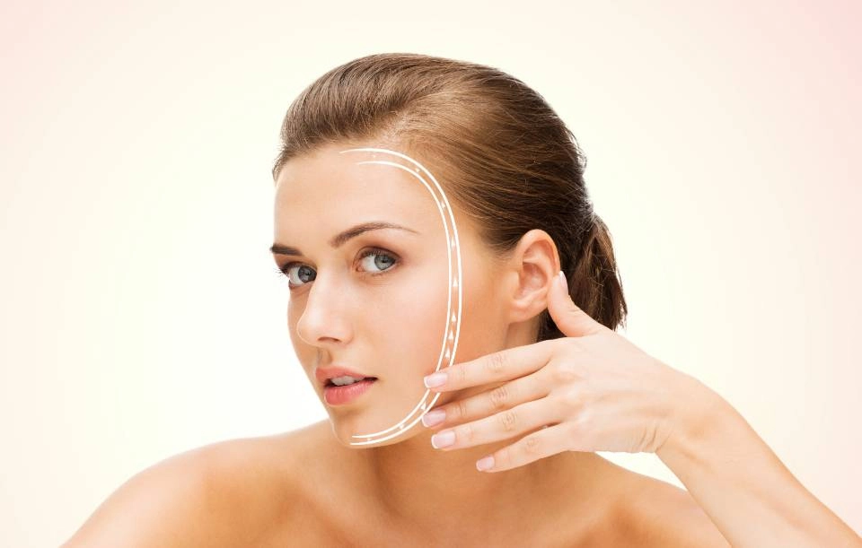 GROWTH SUPPLEMENTS - IMAGEM ILUSTRATIVA DE UMA MULHER COM A MÃO NO ROSTO