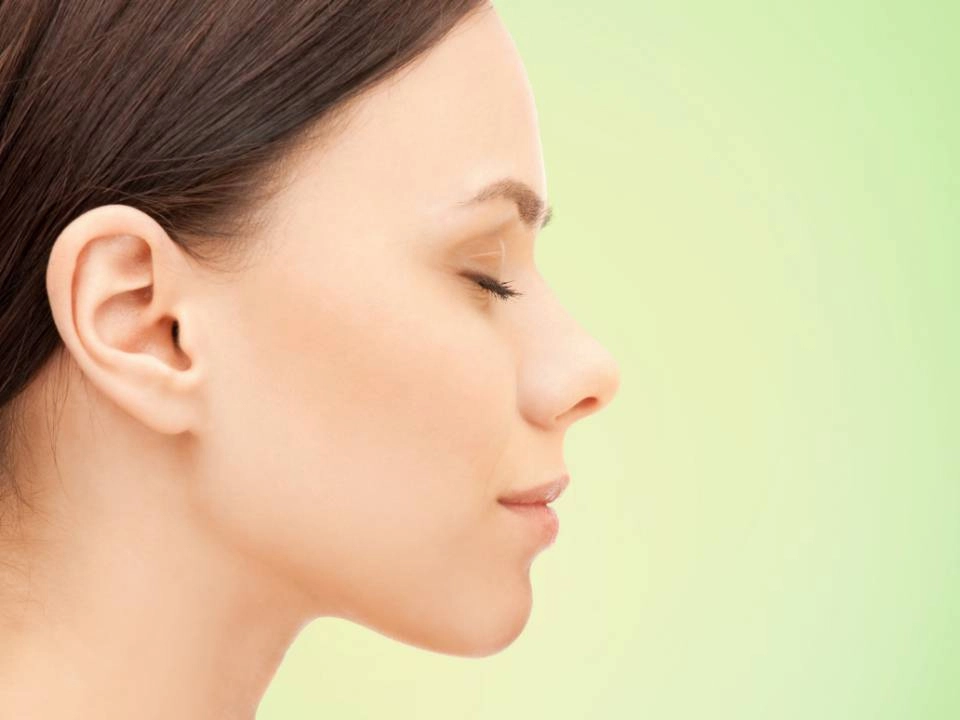 GROWTH SUPPLEMENTS - IMAGEM ILUSTRATIVA DO ROSTO DE UMA MULHER