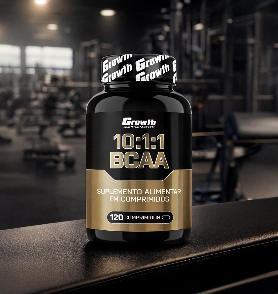 BCAA 10:1:1 - 120 COMPRIMIDOS na frente e uma academia atrás
