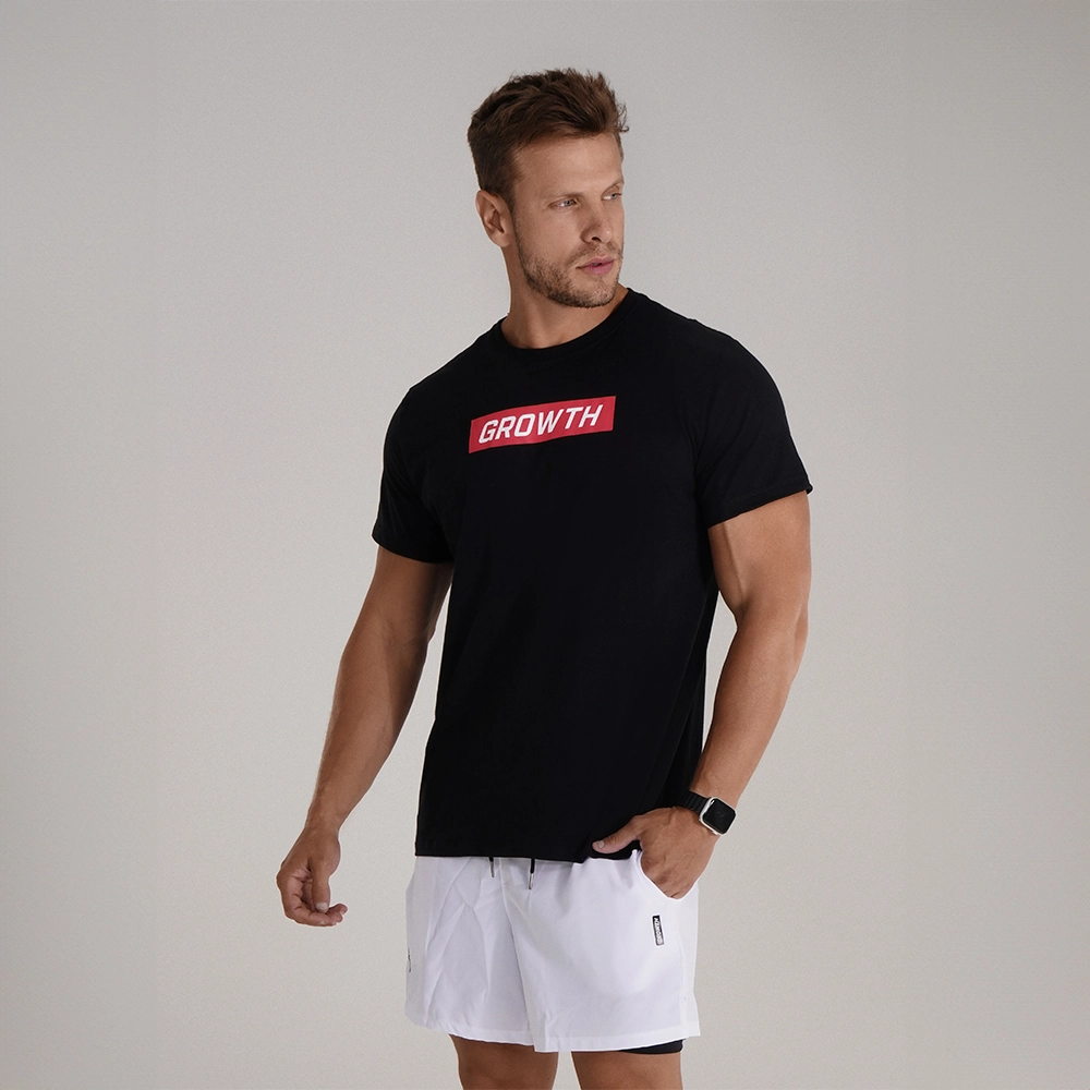 CAMISETA PRETA RETÂNGULO VERMELHO