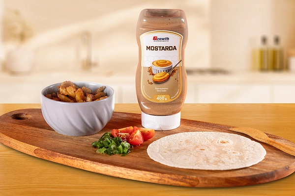 Mostarda Growth Supplements ao lado de uma tigela em cima de uma tabua