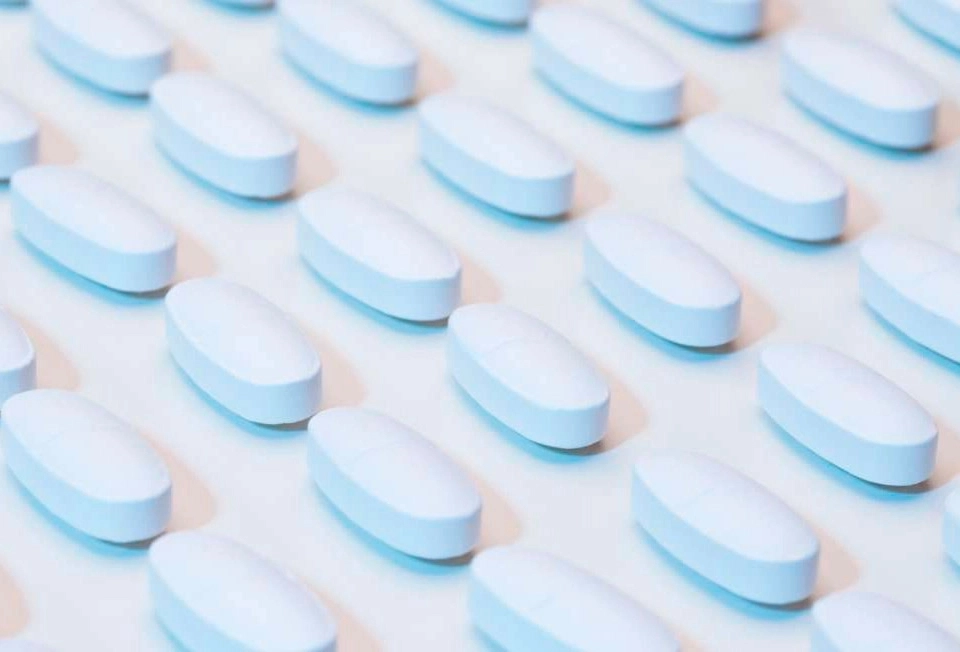 GROWTH SUPPLEMENTS - Imagem ilustrativa comprimidos brancos