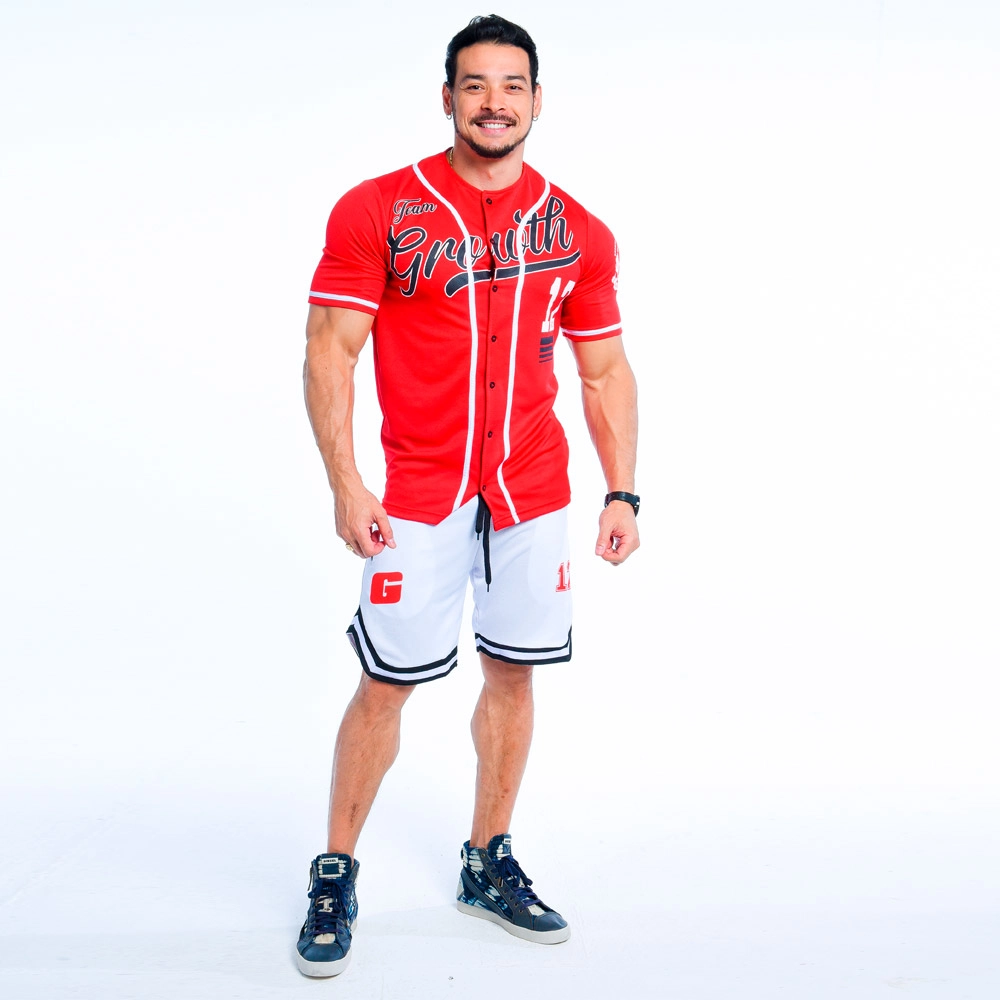 CAMISA PREMIUM BASEBALL GROWTH RED - EDIÇÃO LIMITADA - visão frontal segurando a camiseta - Atleta Felipe Franco TeamGrowth
