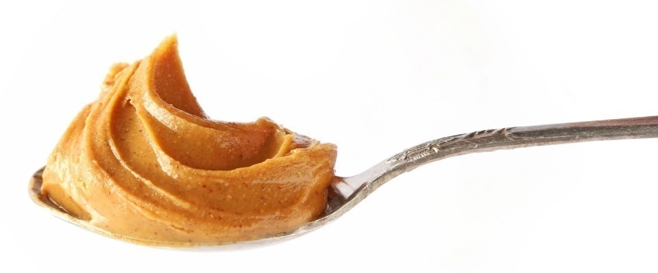 GROWTH SUPPLEMENTS - Colher com pasta de amendoim crocante