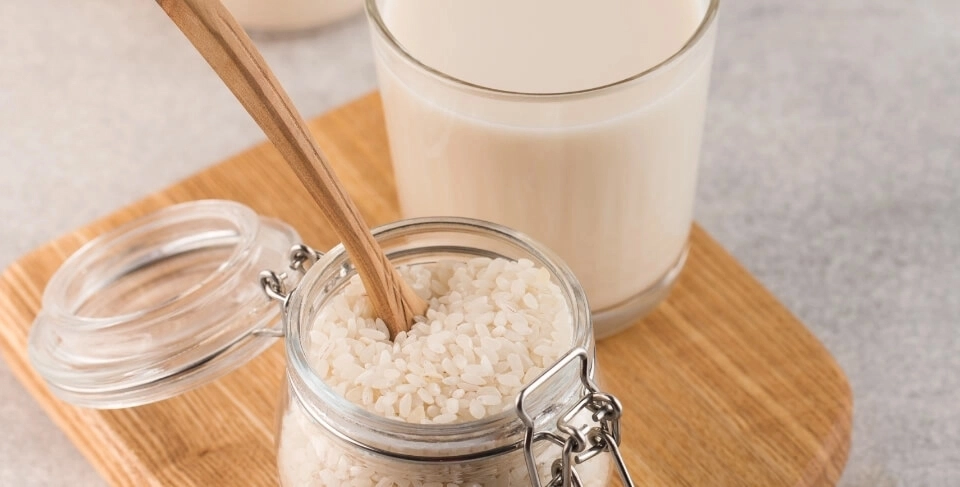 GROWTH SUPPLEMENTS - Pote com arroz e copo com bebida