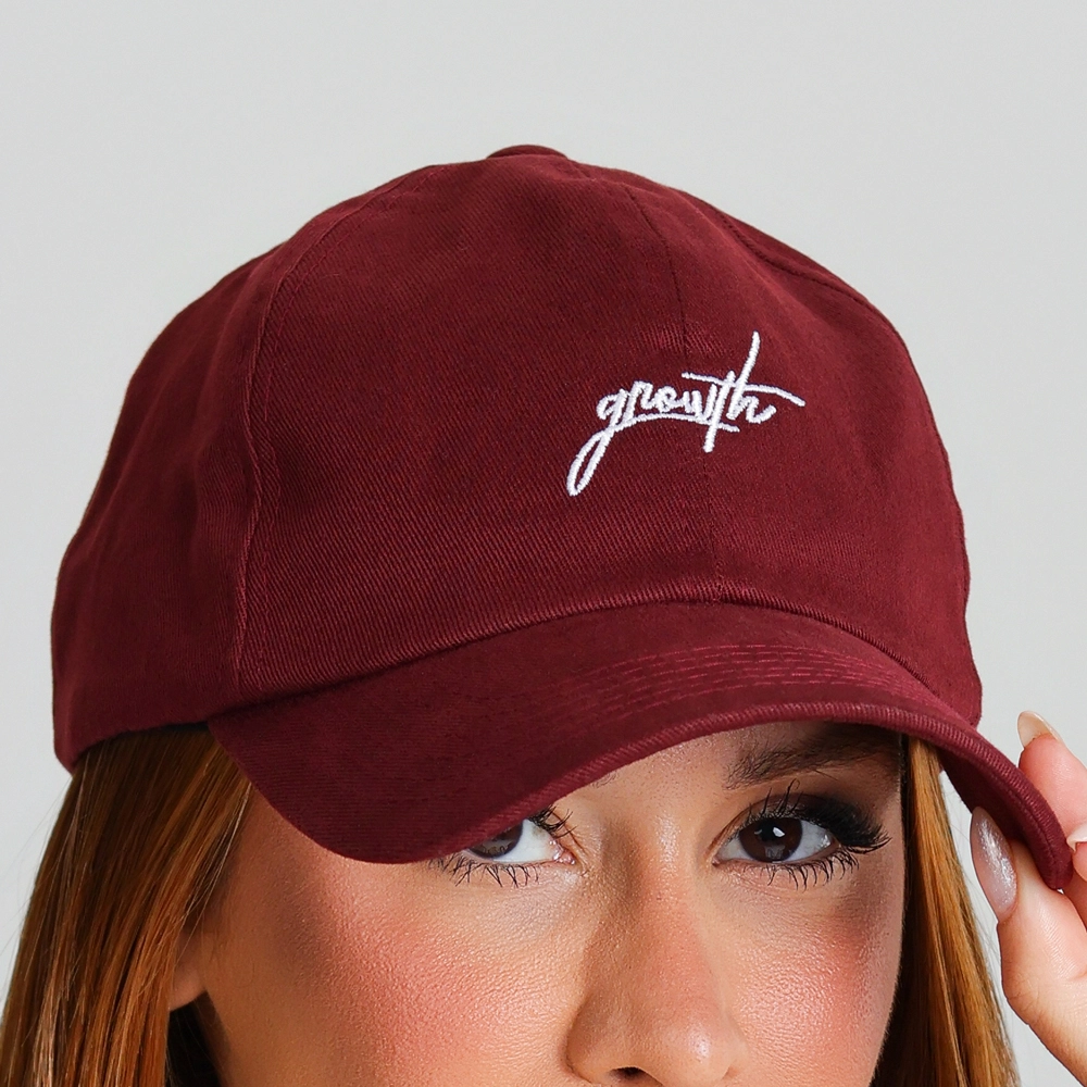Boné Dad Hat Growth Manuscrito ruby