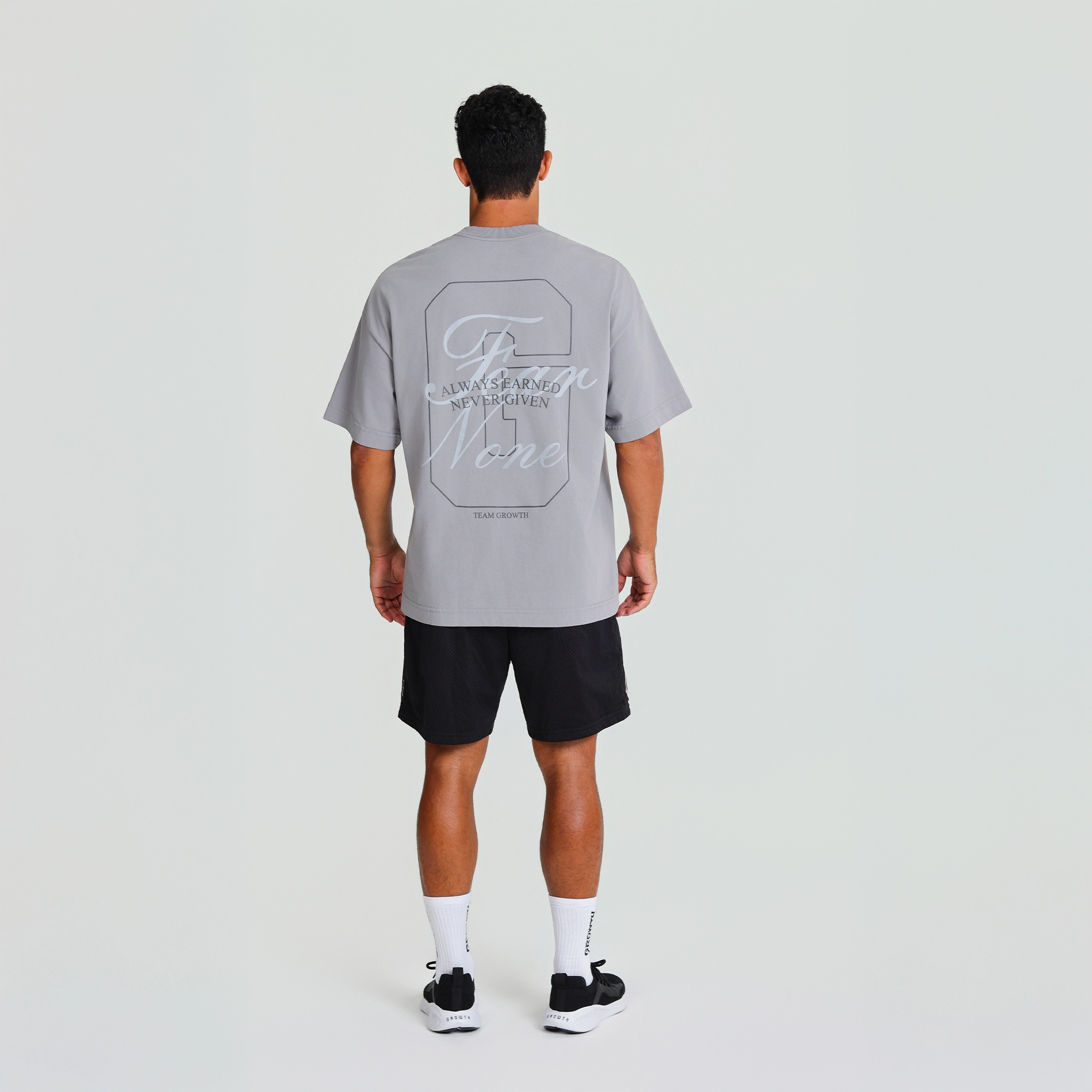 Camiseta Growth Oversized Always Earned cinza claro