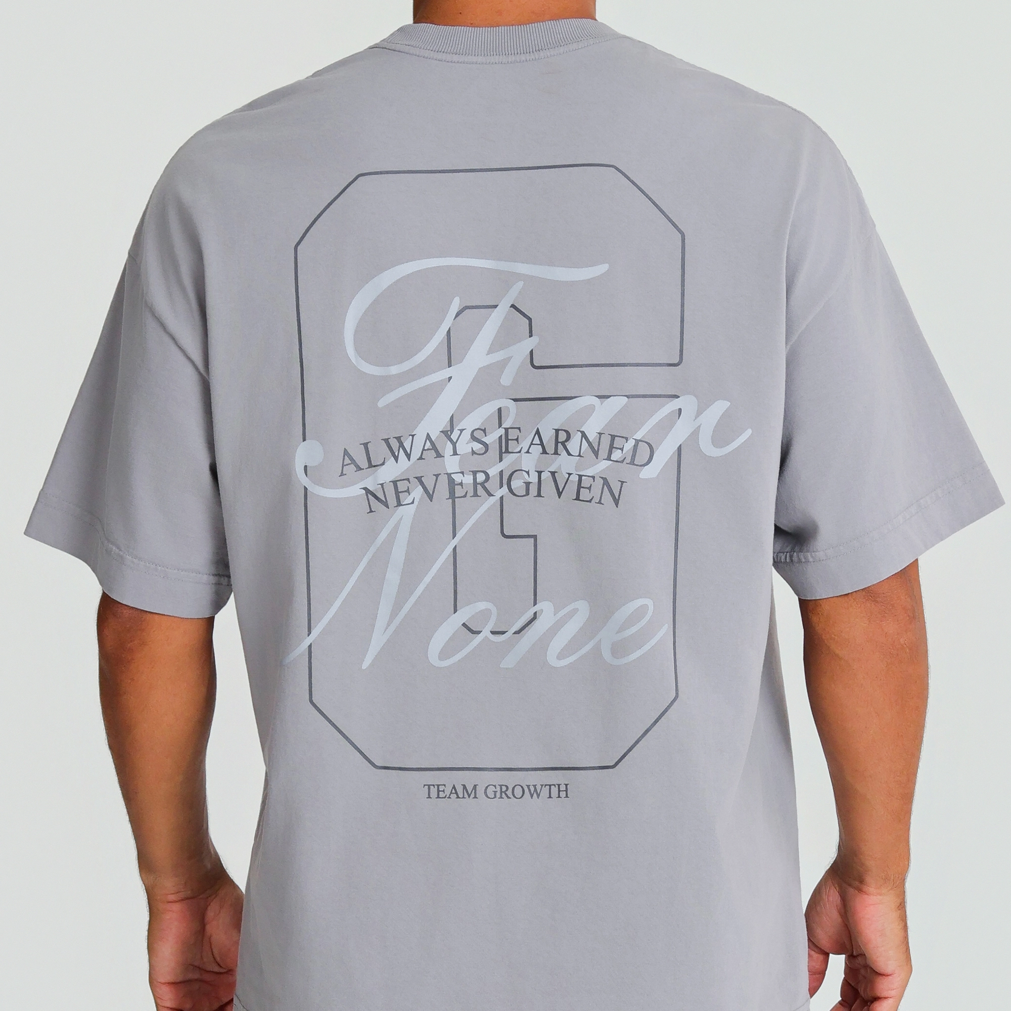 Camiseta Growth Oversized Always Earned cinza claro