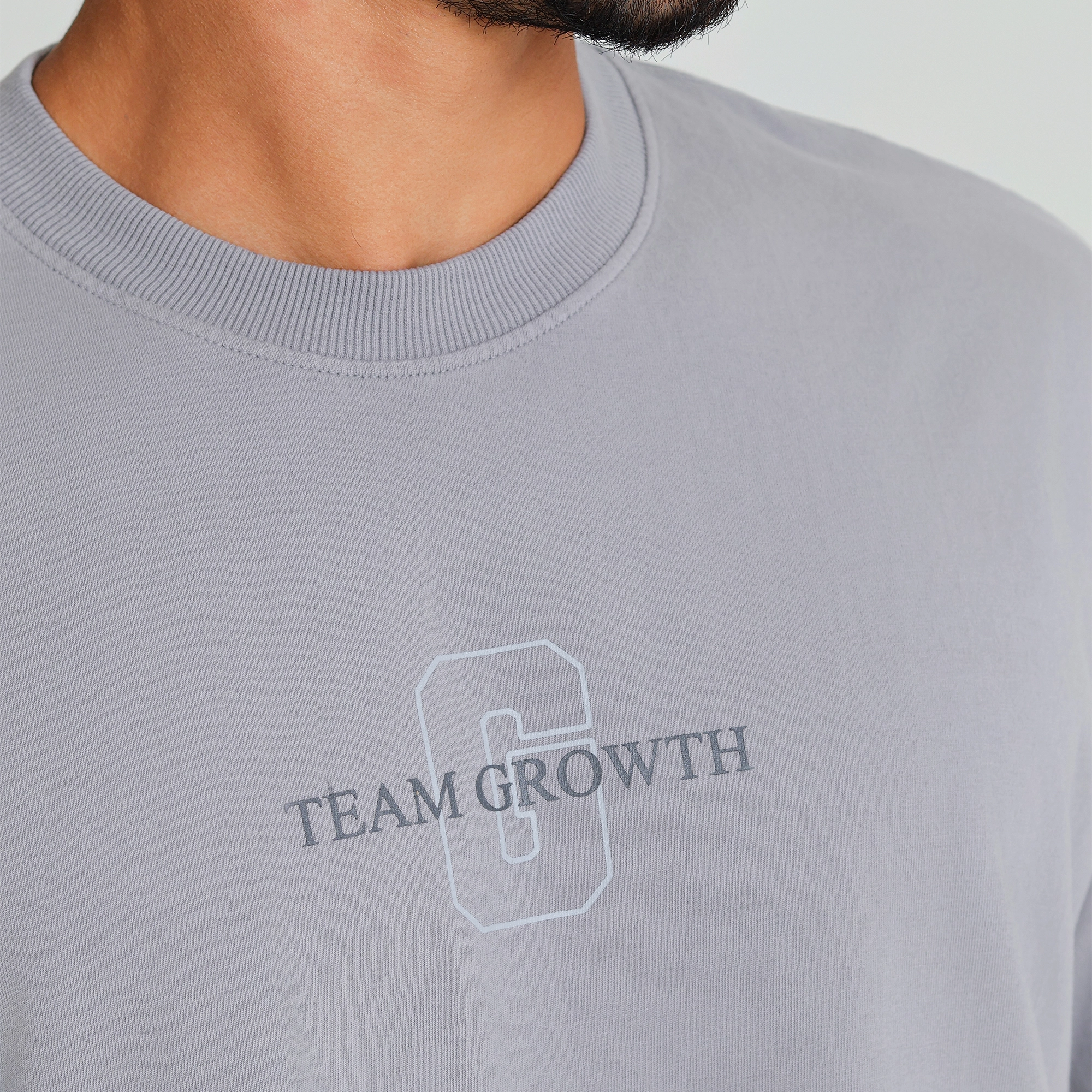 Camiseta Growth Oversized Always Earned cinza claro