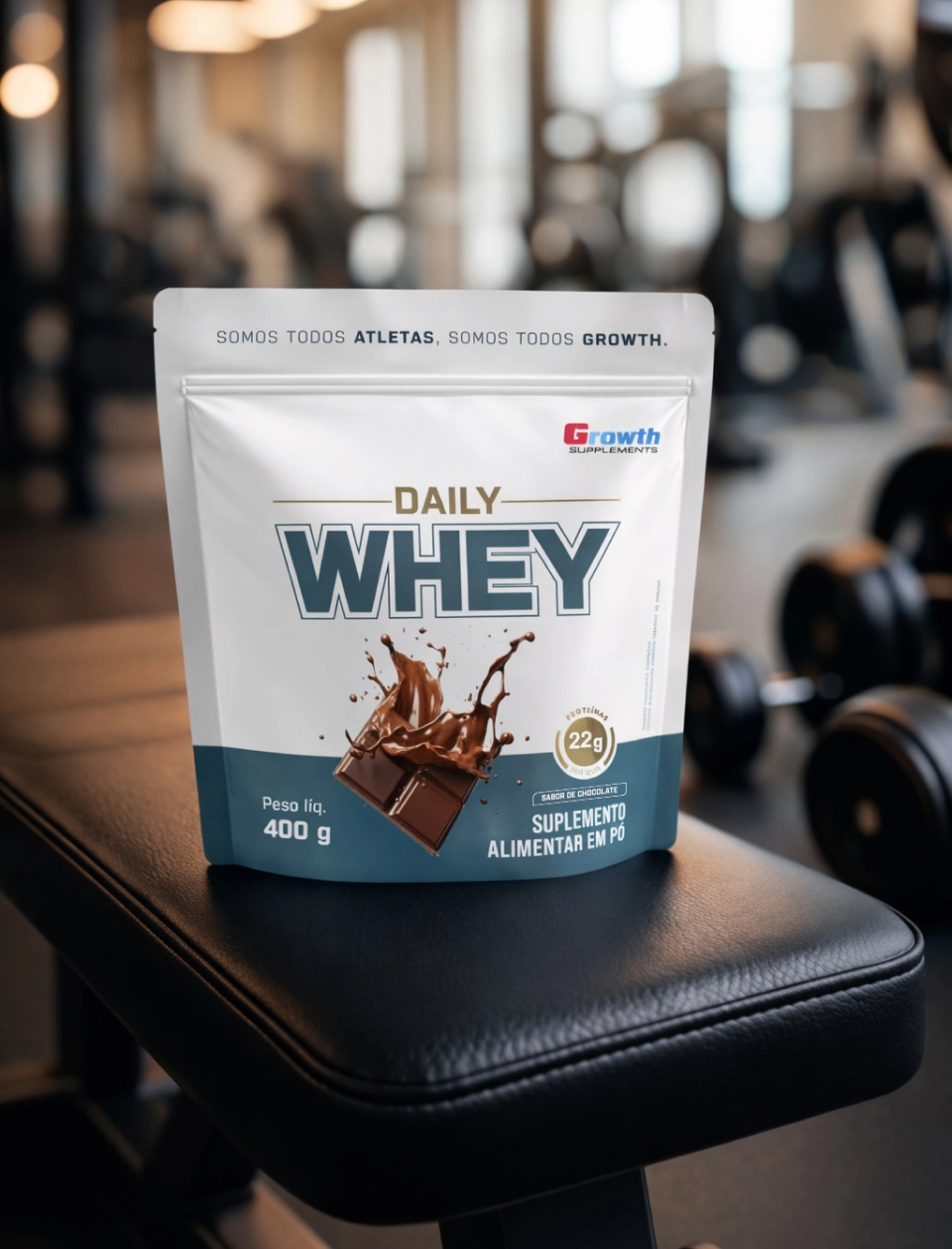 GROWTH SUPPLEMENTS - Imagem ilustrativa Daily Whey em uma academia