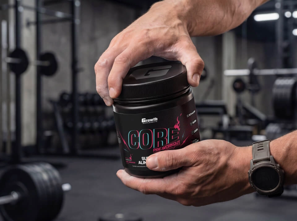 GROWTH SUPPLEMENTS - Imagem ilustrativa Pré-treino Core Pré-Workout sabor Pink Lemonade na academia