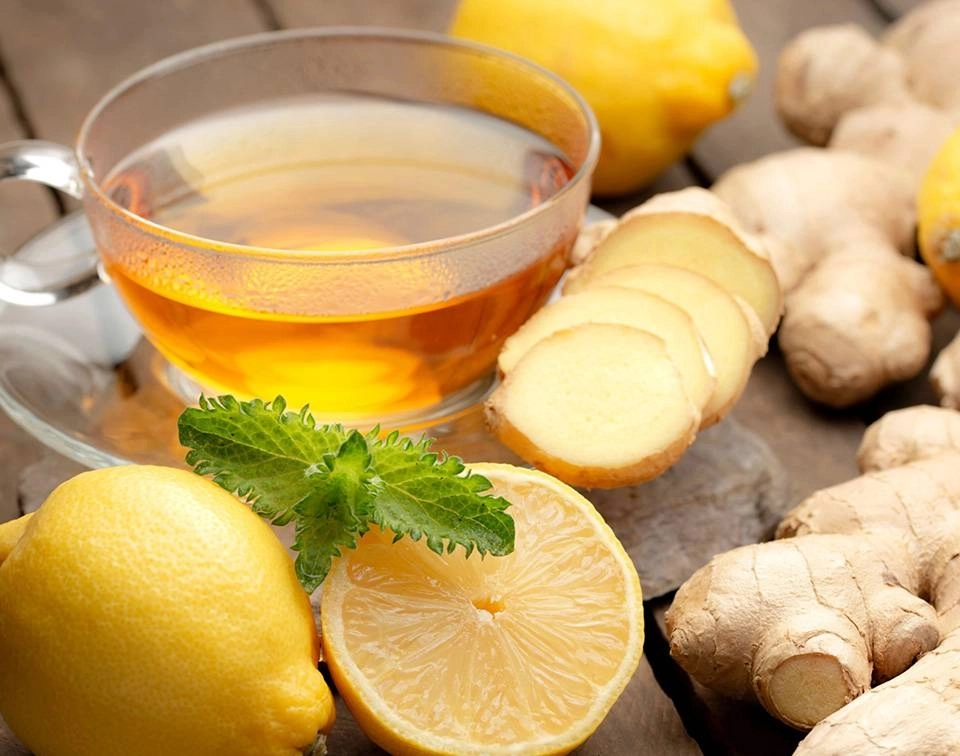 GROWTH SUPPLEMENTS - Limões, Gengibre, e Xícara com bebida