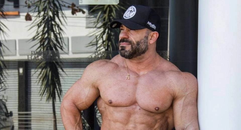 Fernando Maradona - Atleta Growth Supplements, sem camisa e boné